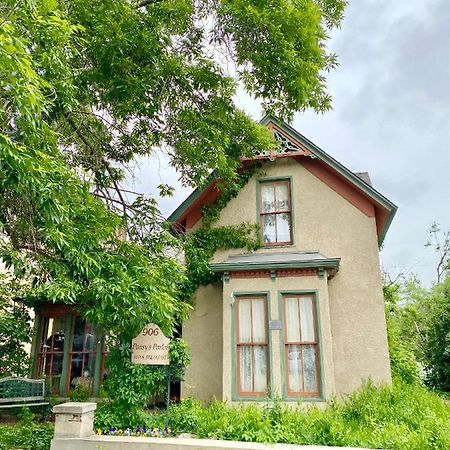 Pansy'S Parlor Bed & Breakfast Golden Exteriör bild