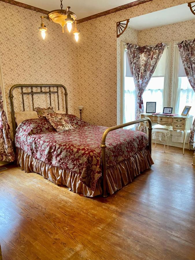 Pansy'S Parlor Bed & Breakfast Golden Exteriör bild