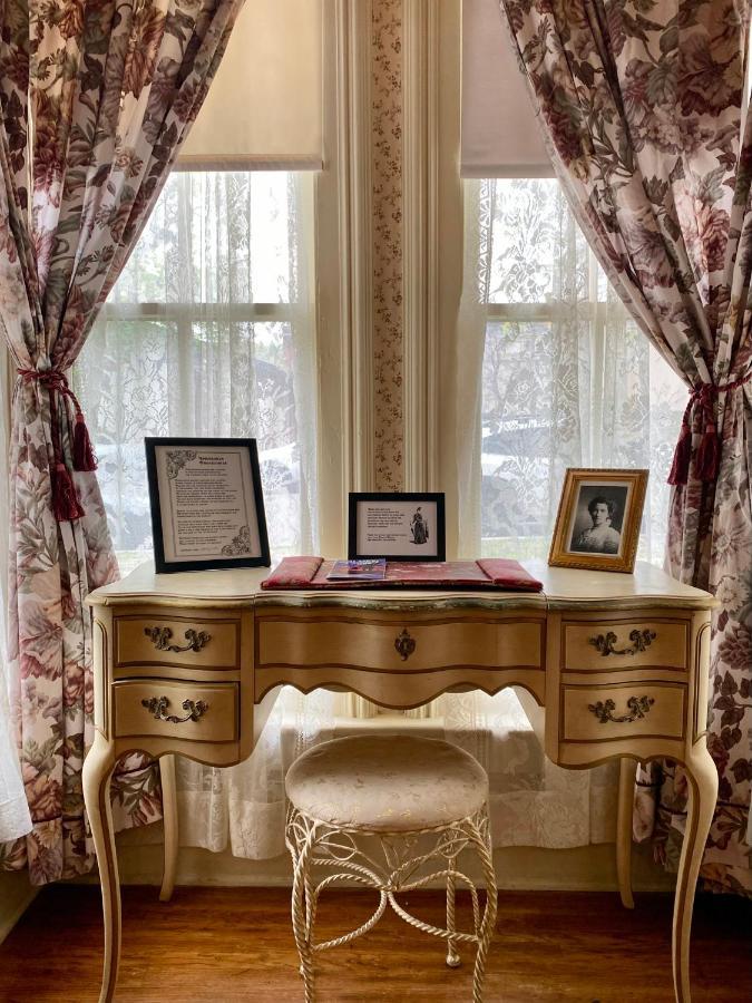 Pansy'S Parlor Bed & Breakfast Golden Exteriör bild