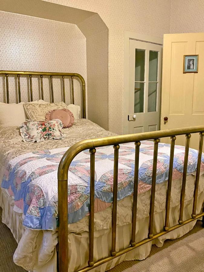 Pansy'S Parlor Bed & Breakfast Golden Exteriör bild