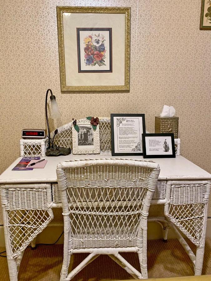 Pansy'S Parlor Bed & Breakfast Golden Exteriör bild