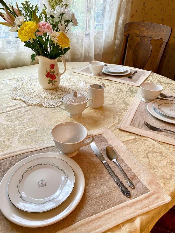 Pansy'S Parlor Bed & Breakfast Golden Exteriör bild
