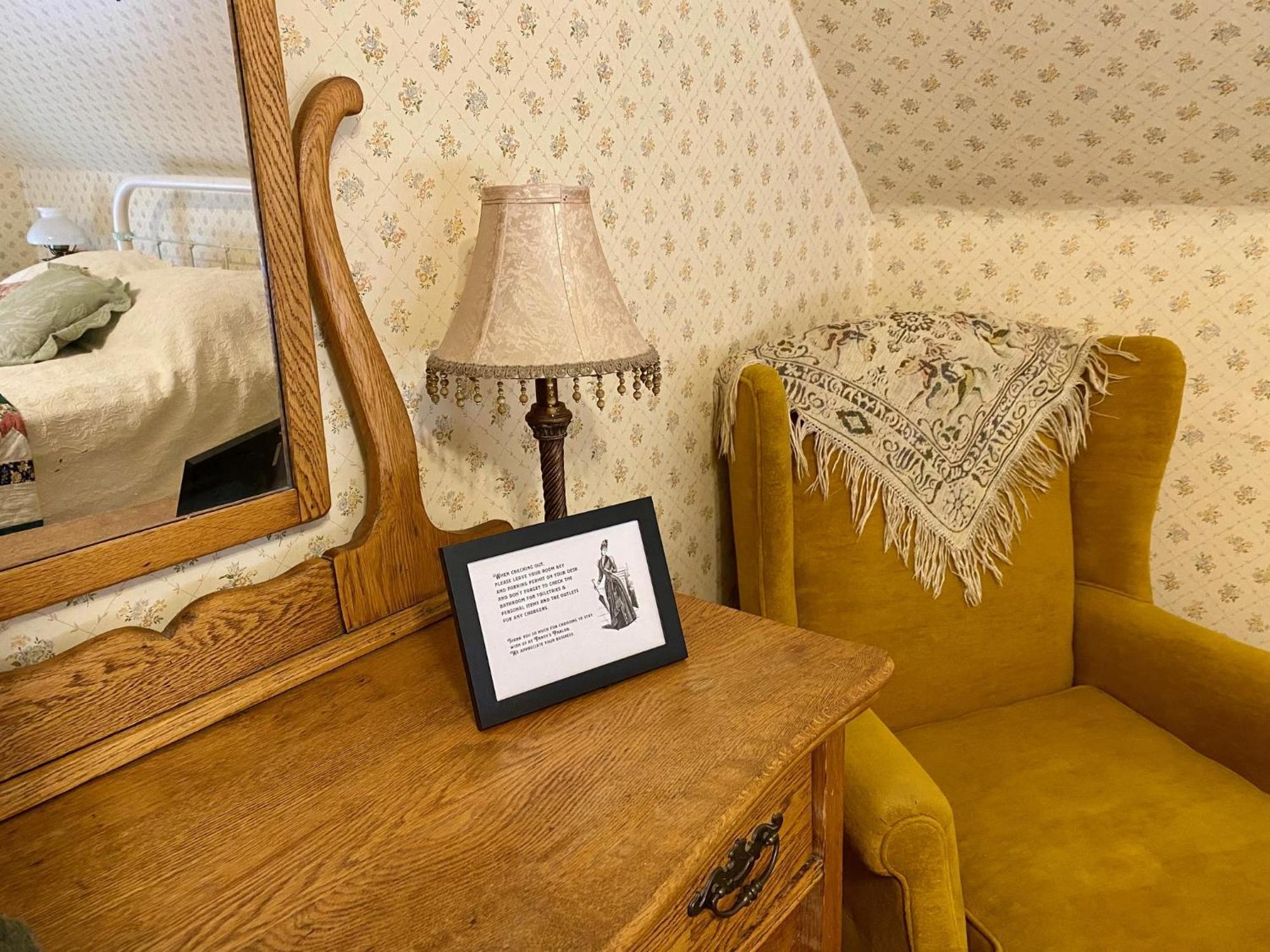 Pansy'S Parlor Bed & Breakfast Golden Exteriör bild